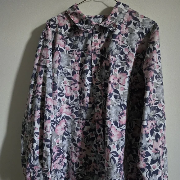 Floral Button up - Picture 4 of 4